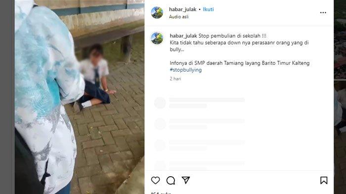 SISWI SMP DIBULLY: Tangkapan layar video siswa SMP di Kalimantan Tengah menangis saat didorong hingga jatuh oleh temannya, Minggu (9/2/2025). Viral kasus siswi SMP diduga dibully oleh teman sepermainannya gara-gara pacar. Ending kasusnya tak sesuai harapan netizen.