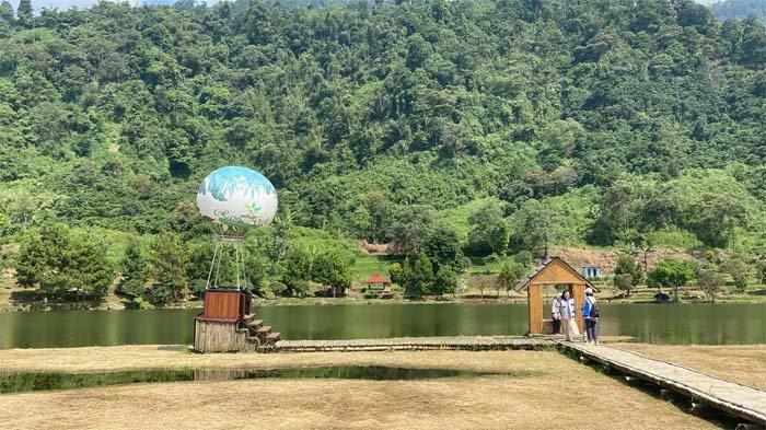 Keindahan Situ Rawa Gede, tempat wisata di Kecamatan Sukamakmur Bogor yang punya pemandangan indah.