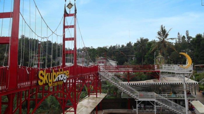 Chevilly Resort & Camp, tempat wisata Bogor yang suguhkan wisatawan spot foto menarik dan instagramable, salah satunya yaitu skybridge.