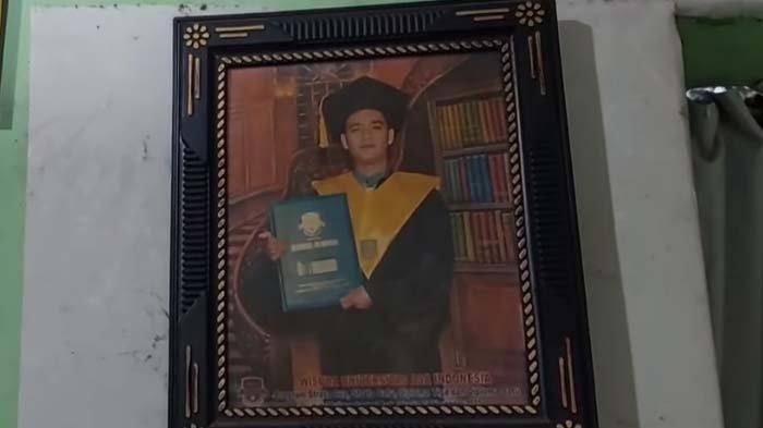 VIRAL KORBAN TPPO: Tangkapan layar foto Soleh Iskandar, disadur pada Kamis (27/3/2025). Sosok Soleh Darmawan, WNI asal Bekasi yang tewas di Kamboja jadi sorotan. Soleh diduga jadi korban TPPO lantaran ginjalnya disinyalir diambil.