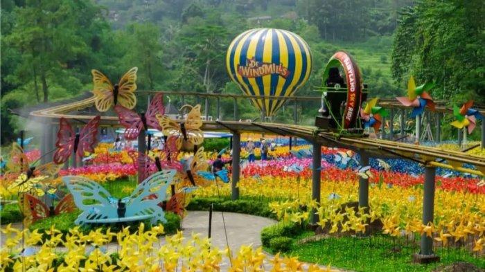 Dibuka setiap hari mulai pukul 07.30 hingga 17.00 Dairyland Farm Theme Park ini bisa kamu nikmati bersama pasangan. Spot foto tempat wisata di Bogor ini bisa memenuhi feeds instagram kamu.