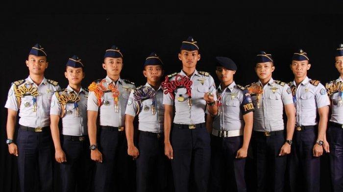 Para taruna Sekolah Tinggi Meteorologi, Klimatologi, dan Geofisika (STMKG)