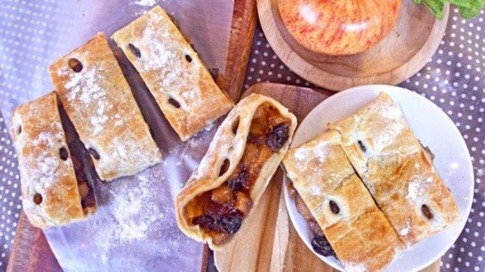 Strudel Jumbo dengan berbagai varian rasa menjadi oleh-oleh kuliner Bogor terfavorit pengunjung.