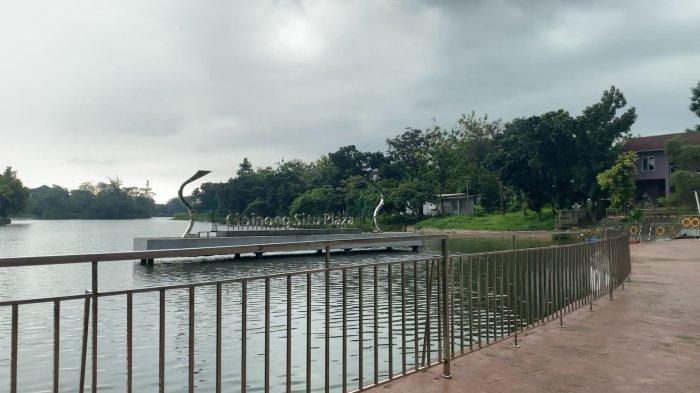 TEMPAT WISATA BOGOR - Rekomendasi tempat wisata buat ngabuburit yang cocok untuk keluarga. Pengunjung yang datang ke Taman Cibinong Situ Plaza bisa menikmati suasana danau yang tenang dan taman yang asri.