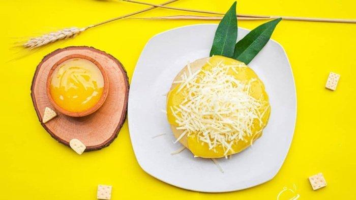 Surabi Duren Sukasari merupakan kuliner Bogor yang wajib dicoba kelezatannya saat sedang berkunjung ke Kota Hujan, cocok juga dijadikan santapan malam.