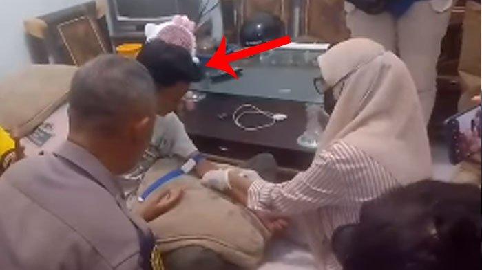 Tampang terduga pelaku pemerkosaan kakak beradik di Purworejo saat menjalani tes DNA