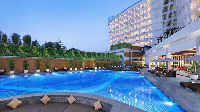 Rekomendasi hotel di Bogor yang punya rating tinggi Google, salah satunya The Alana Hotel yang berlokasi di Jalan Ir H Juanda No.76, Sentul, Kecamatan Babakan Madang, Kabupaten Bogor.