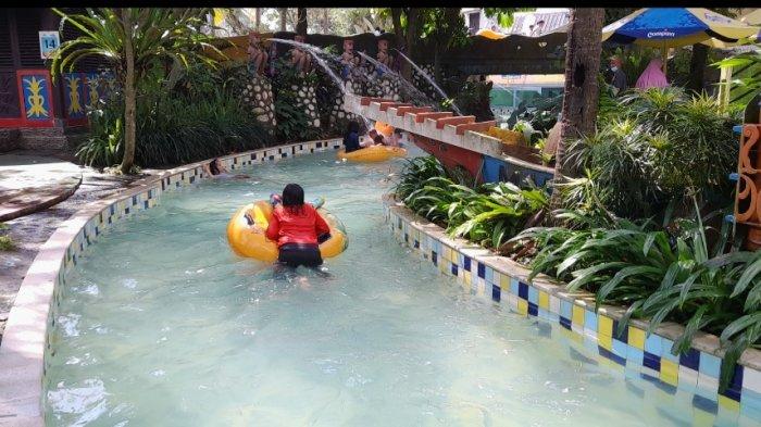 The Jungle Waterpark merupakan sebuah tempat wisata air yang cocok untuk sarana hiburan keluarga dengan banyak wahana air seru yang bisa dicoba.
