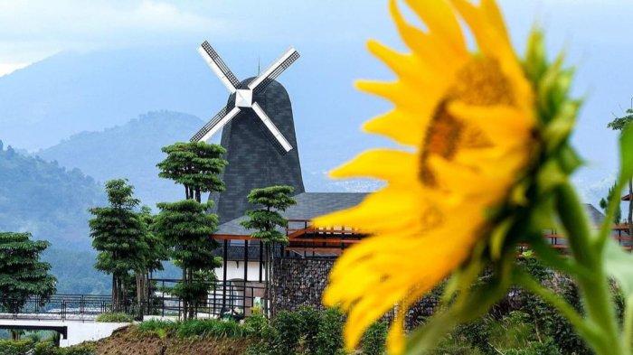 Kamu bisa merasakan sensasi wahana ekstrem dengan pemandangan alam yang indah jika berkunjung ke tempat wisata di Cianjur yaitu The Nice Funtastic Park.