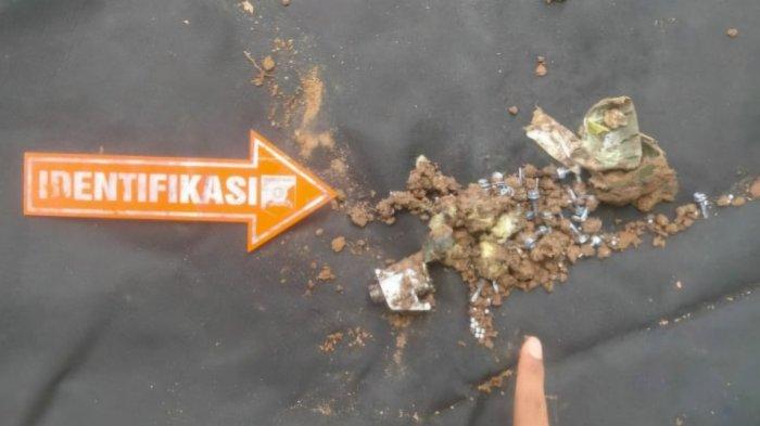 Temuan granat yang kemudian akhirnya diledakan Tim Jibom di Kampung Sinarwangi, RT 01/06, Desa Sukajadi, Kecamatan Tamansari, Kabupaten Bogor, Senin (18/11/2024).