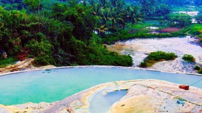 Dengan mengunjungi tempat wisata di Bogor ini, kamu bisa melepas penat setelah rutinitas sehari-hari. Salah satunya Air Panas Tirta Sanita.