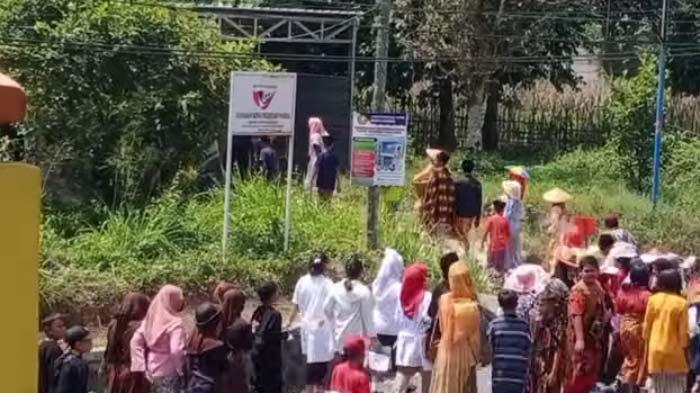TKP pembunuhan ibu dan anak, Tuti dan Amalia di Jalan Cagak ramai diserbu warga pada 17 Agustus 2023 kemarin