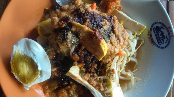 Menikmati Toge Goreng Pak Abung, kuliner Bogor yang kaya akan rasa rempah.