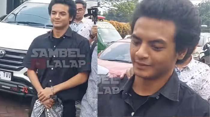 KASUS VADEL BADJIDEH: Tangkapan layar penampilan terbaru Vadel Badjideh yang terancam pasal berlapis kini mengejutkan. Aura Vadel beda dengan Lolly anak Nikita Mirzani yang terlihat makin fresh, disadur pada Selasa (3/6/2025).