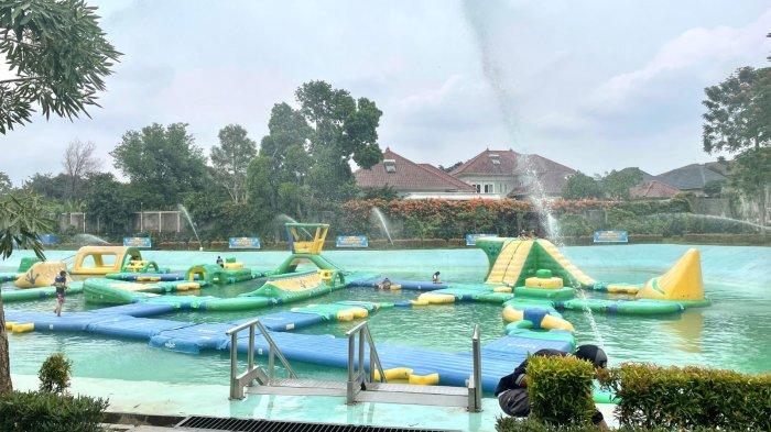 TEMPAT WISATA BOGOR: Wahana yang ada di Bogor Aquagame. Menawarkan berbagai tantangan seru seperti seluncuran, jembatan keseimbangan, dan rintangan air yang cocok untuk segala usia.