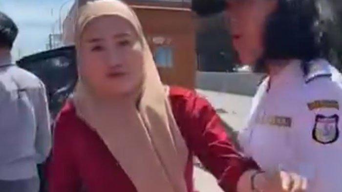 Wanita Makassar yang mencak-mencak itu akhirnya apes