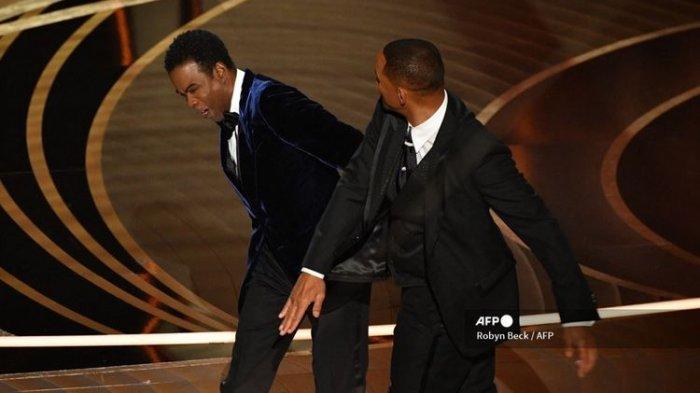 Will Smith tampar wajah Chris Rock di panggung Oscar 2022