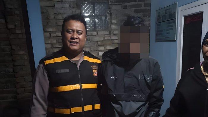 A (48) seorang suami di Kecamatan Cisurupan, Kabupaten Garut, Jawa Barat ditangkap polisi, Selasa (8/9/2023) malam. A dilaporkan oleh istrinya sendiri setelah diduga gadaikan sepeda motor dan gelapkan uang tunai milik istrinya sendiri.