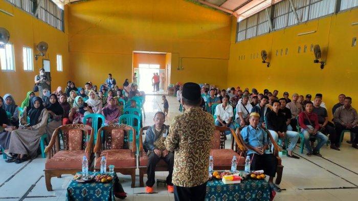 Anggota DPRD Jabar Anwar Yasin menemui Warga Desa Wangunharja Cirebon untuk Sosialisasikan Peraturan Daerah Soal Kepemudaan, Minggu (13/8/2023)