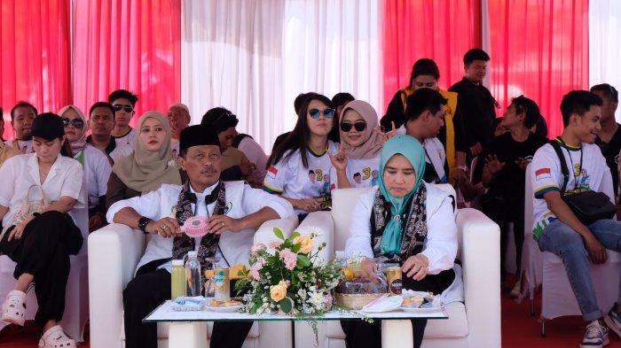 Ribuan Warga Kota Cirebon Rela Panas-panasan saat Kampanye Akbar Paslon Edo-Siti Farida