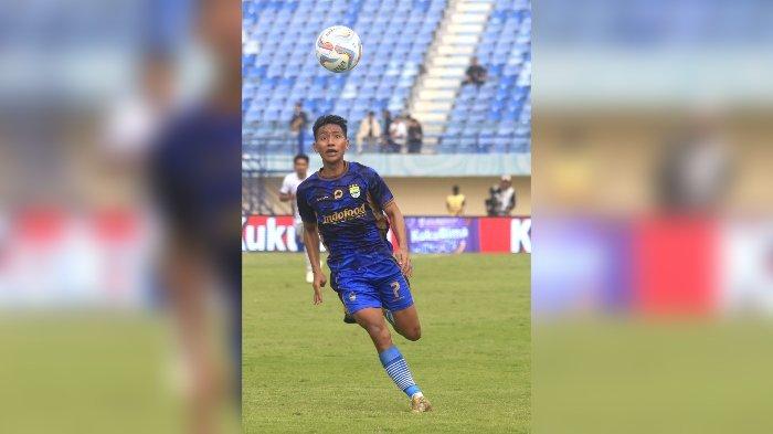 Beckham Putra di laga Persib Bandung melawan PSM Makassar.