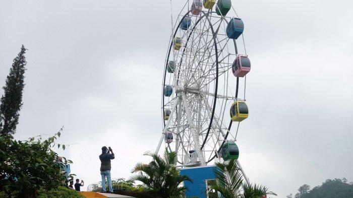 Suasana lokasi Florawisata D'Castello Ciater Subang, ada wahana baru bianglala dan rainbow slide.