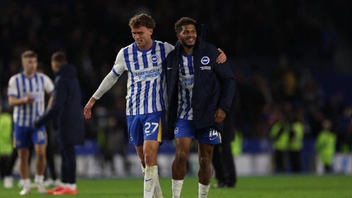 Para pemain Brighton setelah menang melawan Tottenham.