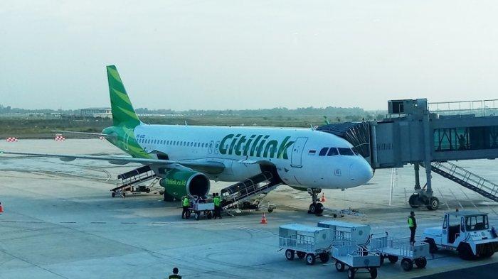 Pesawat dari maskapai Citilink menjadi penerbangan komersil pertama yang landing di BIJB Kertajati, Kabupaten Majalengka, Jumat (8/6/2018).