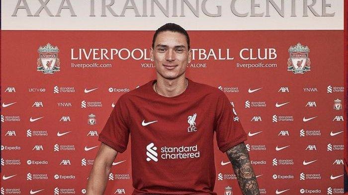 Darwin Nunez, pemain dari Benfica, resmi berseragam merah Liverpool FC.