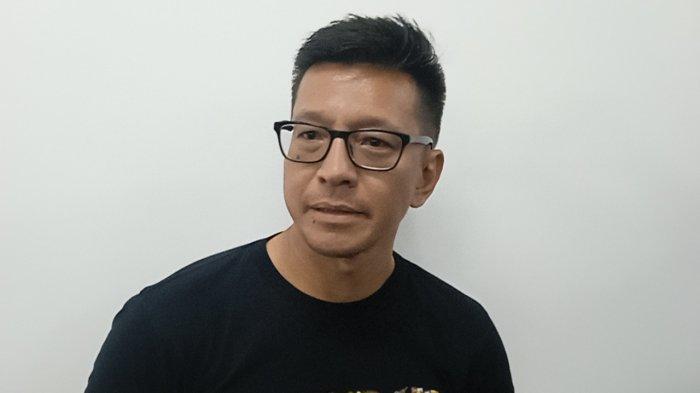 Deputi CEO PT Persib Bandung Bermartabat (PBB), Teddy Tjahjono jelaskan asisten pelatih baru, Miro Petric