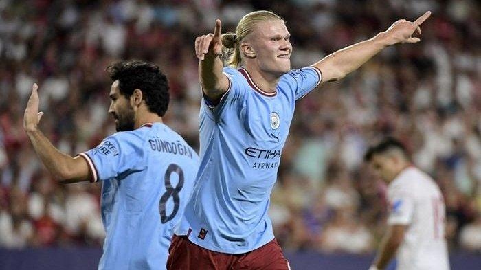 Erling Haaland melakukan selebrasi usai mencetak gol ketiga bagi Manchester City dalam kemenangan atas Sevilla pada gameweek pertama Liga Champions 2022-2023.