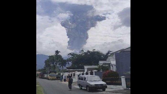 Gunung Marapi di Provinsi Sumatera Barat ( Sumbar) mengalami erupsi pada Minggu (3/12/2023) pukul 14.54 WIB.