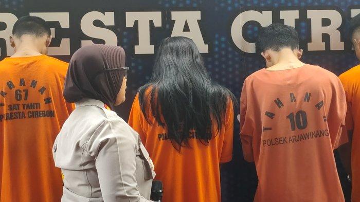 Jajaran Satreskrim Polresta Cirebon menghadirkan seorang ibu muda berinisial NY (22) yang tega membunuh bayinya yang baru lahir dan menguburkannya di belakang warung