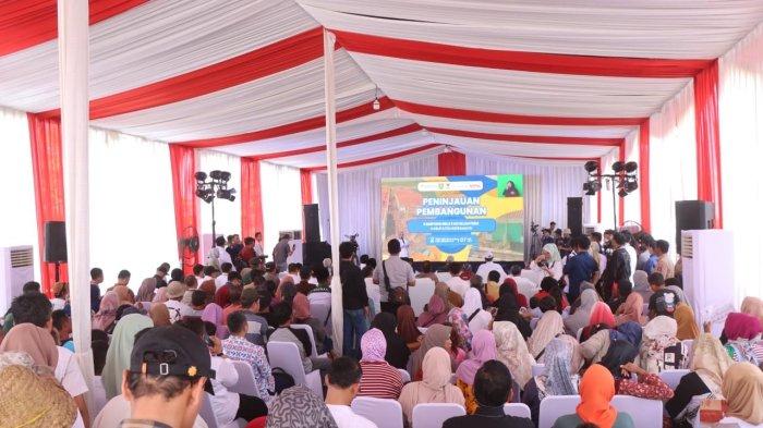 KAMPUNG NELAYAN SEJAHTERA - Wakapolres Indramayu saat mendampingi Menteri Sosial RI Dr. K.H. Saifullah Yusuf meninjau progres pembangunan Kampung Nelayan Sejahtera Bermartabat di Desa Eretan Kulon, Kecamatan Kandanghaur, Kabupaten Indramayu, Rabu (7/5/2025)