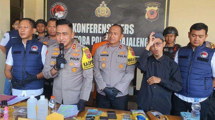 Kapolres Majalengka, AKBP Indra Novianto, beserta jajarannya saat konferensi pers di Mapolres Majalengka, Jalan KH Abdul Halim, Kecamatan/Kabupaten Majalengka, Rabu (2/10/2024)