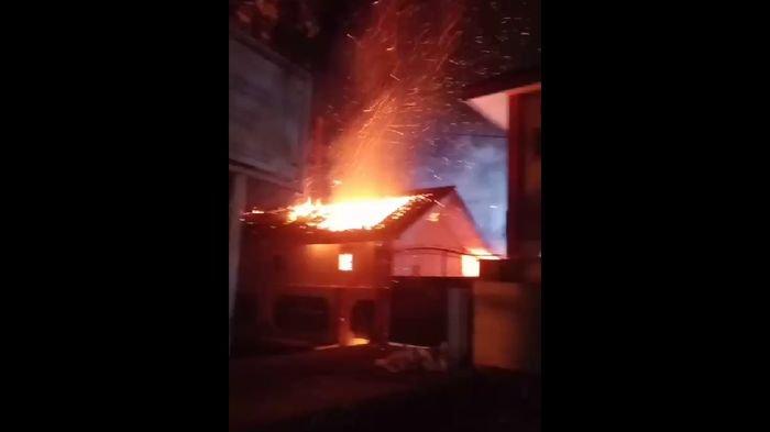 Kebakaran di SMA Negeri 1 Indramayu, Jumat (15/9/2023) malam.
