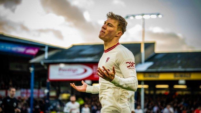 Keberhasilan Rasmus Hojlund yang terus menyumbangkan gol rupanya menyaingi Erling Haaland.