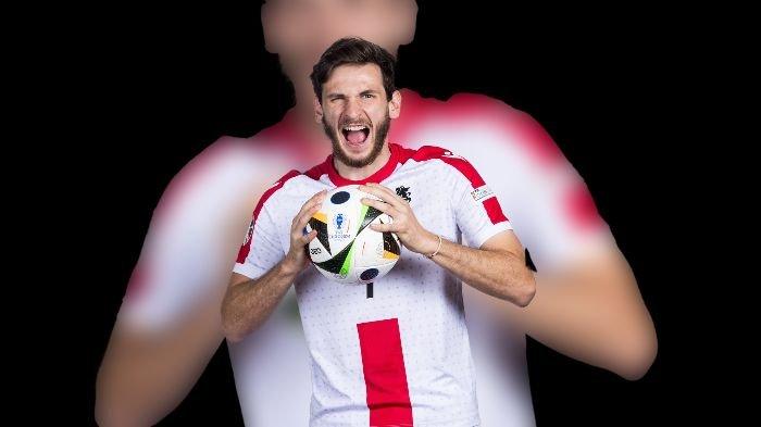 Khvicha Kvaratskhelia pemain Napoli yang dikaitkan dengan Liverpool.