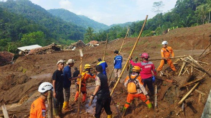 Longsor yang terjadi di Kampung Gintung, RT 3/7, Desa Cibenda, Kecamatan Cipongkor KBB.