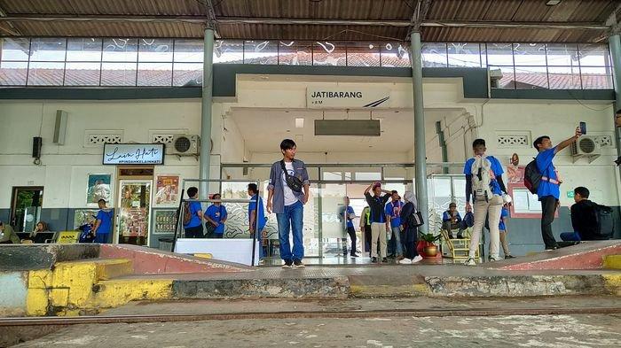 Kegiatan Napak Tilas Jalur digelar PT KAI Daop III Cirebon di Jalur Non Aktif di Indramayu, Rabu (15/11/2023).