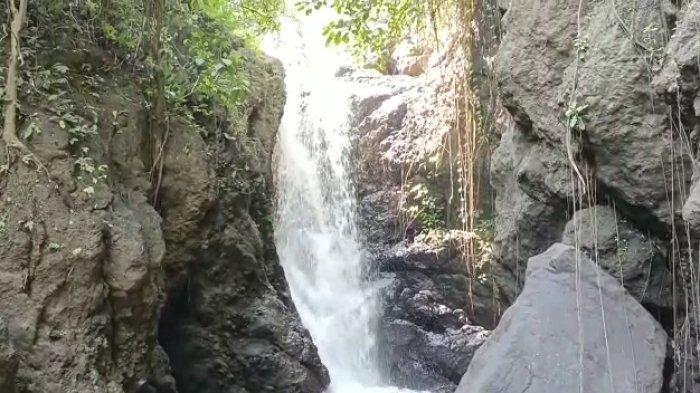 Objek wisata Curug Leles di Desa Padaherang, Kecamatan Sindangwangi, Kabupaten Majalengka
