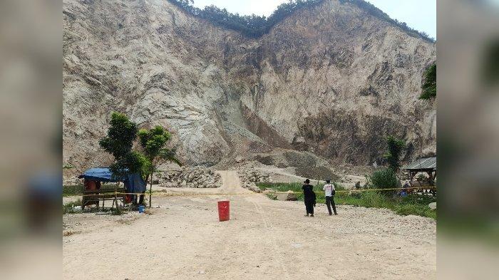 DIHENTIKAN SEMENTARA - Proses pencarian korban longsor di area tambang galian C Gunung Kuda, Desa Cipanas, Kecamatan Dukupuntang, Kabupaten Cirebon, kembali dihentikan sementara, pada Sabtu (31/5/2025) sekira pukul 14.30 WIB.