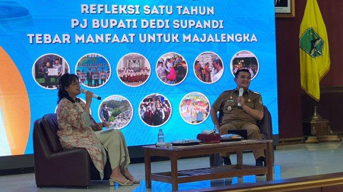 Penjabat Bupati Majalengka, Dedi Supandi (kanan), saat menjadi narasumber dalam Mabar Episode ke-11 di Gedung Yudha Karya Abdi Negara Kompleks Pendopo Bupati Majalengka, Jalan Ahmad Yani, Kecamatan/Kabupaten Majalengka, Senin (9/12/2024)