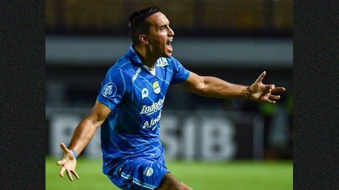 Penyerang Persib Bandung, Ezra Walian