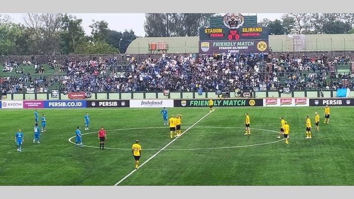 Persib All Stars menghadapi Borussia Dortmund (BVB) Legend di Stadion Siliwangi, Kota Bandung, Minggu (10/9/2023).