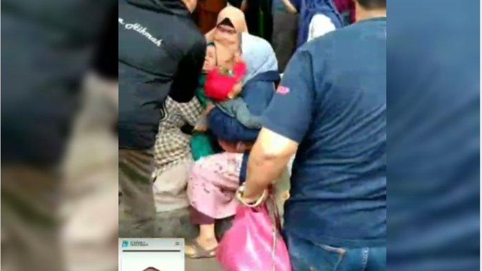Puluhan warga Garut diduga tertipu travel umroh hingga gagal berangkat ke tanah suci, videonya viral di media sosial