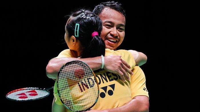 Pasangan ganda campuran Indonesia, Rehan Naufal Kusharjanto/Lisa Ayu Kusumawati lolos ke semifinal BWF All England 2023 setelah mengalahkan ganda campuran Jepang, Kyohei Yamashita/Naru Shinoya, Jumat (17/3/2023) sore WIB.
