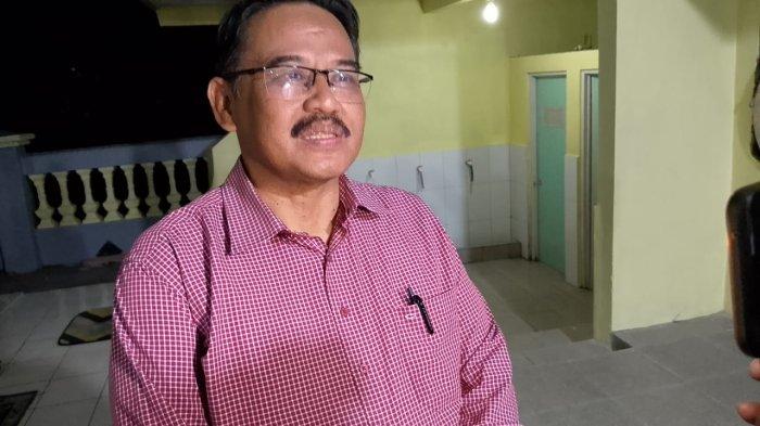 Rektor Unper D, Yadi Heriyadi ketika ditemui wartawan memberikan keterangan satu orang mahasiswa tewas tertimpa reruntuhan bangunan kampus.