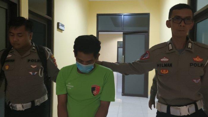 Rouf (43), sopir truk trailer B 9940 JIN jadi tersangka dari kecelakaan beruntun di Ruas Jalan Tol Cipularang KM 92 B, Kecamatan Sukatani, Kabupaten Purwakarta.