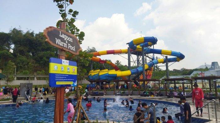 Salah satu wahana seluncuran ekstrem yang ada di Wahoo Waterworld